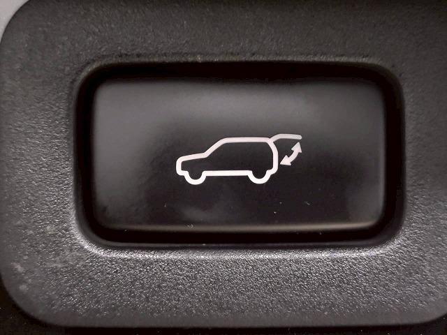 LX LX570 禁煙/サンルーフ/全周囲/電動リアゲート/ブラインドスポット/ヘッドアップディスプレイ/7人乗り/シートヒーター&シートクーラー/AC100V/ステアリングヒーター/後席シートヒーター(36枚目)