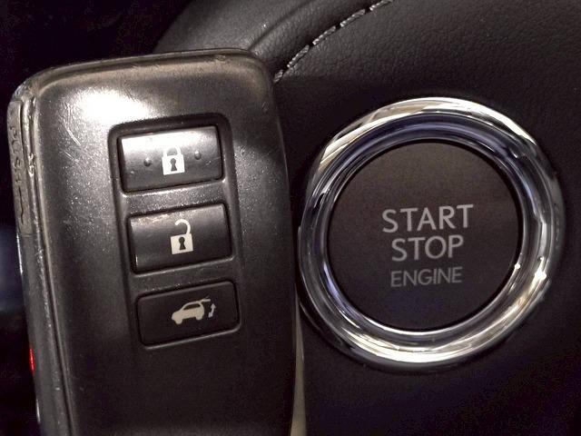 LX LX570 禁煙/サンルーフ/全周囲/電動リアゲート/ブラインドスポット/ヘッドアップディスプレイ/7人乗り/シートヒーター&シートクーラー/AC100V/ステアリングヒーター/後席シートヒーター(41枚目)