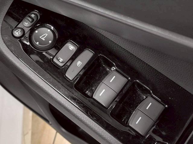 ヴェゼル e:HEV Z バックカメラ/レーダークルーズ/電動リアゲート/ブラインドスポット/ワイヤレス充電/アップルカープレイ/シートヒーター/禁煙車/パドルシフト/クリアランスソナー(46枚目)