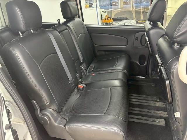 後部座席も気になるようなキズ・汚れやへたり等、大きなダメージはなく、良好な状態です。