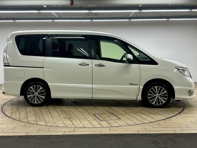 お車ご成約時の付帯率は驚きの９０％ＯＶＥＲ。ＧＯＯＤ　ＳＰＥＥＤ自慢のスーパーガラスコーティング。見違えるほどの輝きを放ち、納車後のメンテナンスも楽々。是非一度お試し下さい。