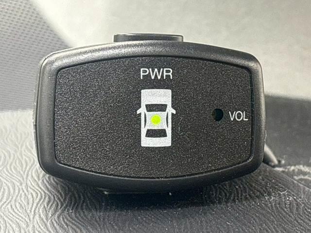 【クリアランスソナー】障害物との接近や距離を音やディスプレイ等で警告します。不慣れな駐車や安全を守ります。