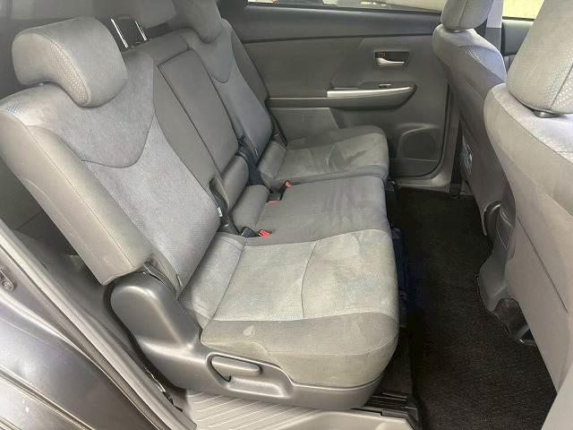 後部座席も気になるようなキズ・汚れやへたり等、大きなダメージはなく、良好な状態です。