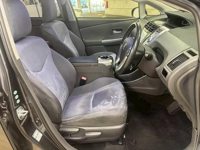 運転席シート廻りは使用感も少なく、良好な状態となっています。丁寧に使われていたことがよくわかりますね。