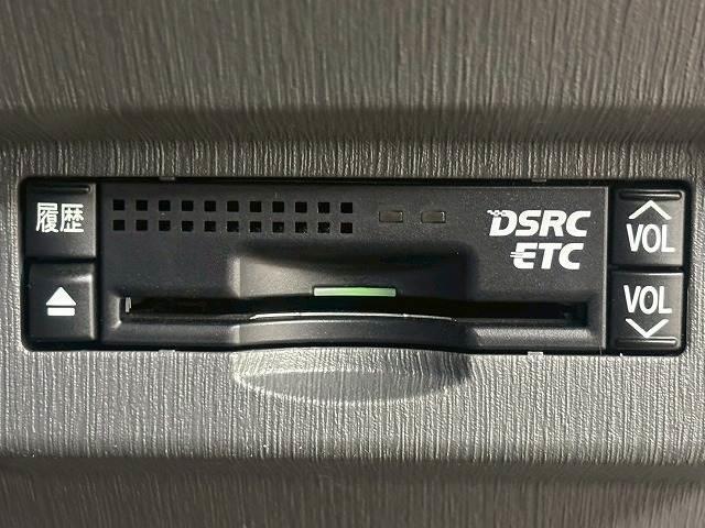 【ＥＴＣ車載器】を装備しておりますので、ご納車直後からの遠距離ドライブも可能です。土日の利用料金の割引や、朝夕の通行料金を割引料金にて高速道路をご利用いただけます。