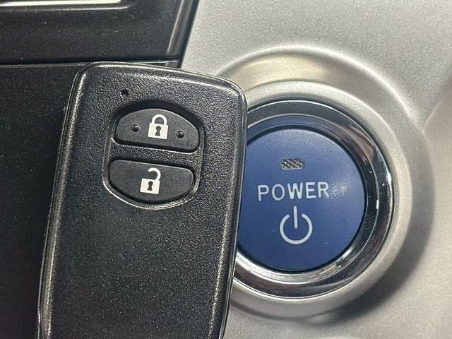 もはや定番となりつつある【スマートキー・プッシュスタート】鍵を持っているだけでエンジン始動から開閉まで行う事が出来ます。