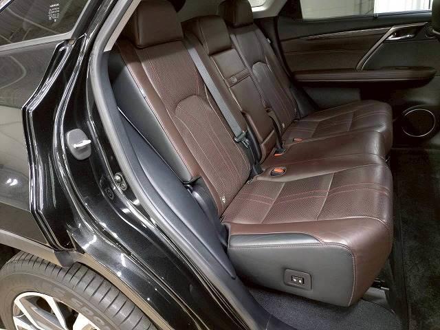 ＲＸ ＲＸ４５０ｈ　“ｖｅｒｓｉｏｎ　Ｌ”　禁煙車／全周囲／モデリスタ／サンルーフ／電動リアゲート／ヘッドアップディスプレイ／レーダークルーズ／ブラインドスポット／レーダークルーズ／ステアリングヒーター／後席シートヒーター（9枚目）