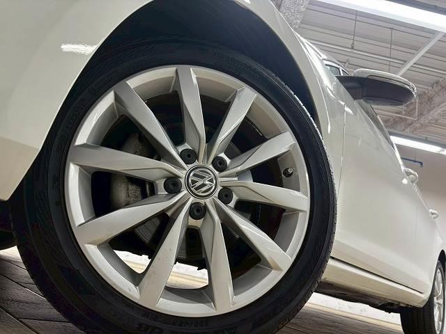 ゴルフヴァリアント ＴＳＩ　Ｃｏｍｆｏｒｔｌｉｎｅ　ＲＨＤ　禁煙車／レーダークルーズ／バックカメラ／メーカーナビ／ブレーキホールド／ステアリングスイッチ／パドルシフト／オートライト／ＣＤ・ＤＶＤ再生／オートエアコン／スマートキー（11枚目）