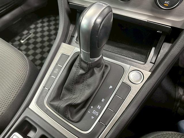 ゴルフヴァリアント ＴＳＩ　Ｃｏｍｆｏｒｔｌｉｎｅ　ＲＨＤ　禁煙車／レーダークルーズ／バックカメラ／メーカーナビ／ブレーキホールド／ステアリングスイッチ／パドルシフト／オートライト／ＣＤ・ＤＶＤ再生／オートエアコン／スマートキー（25枚目）
