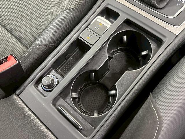 ゴルフヴァリアント ＴＳＩ　Ｃｏｍｆｏｒｔｌｉｎｅ　ＲＨＤ　禁煙車／レーダークルーズ／バックカメラ／メーカーナビ／ブレーキホールド／ステアリングスイッチ／パドルシフト／オートライト／ＣＤ・ＤＶＤ再生／オートエアコン／スマートキー（34枚目）