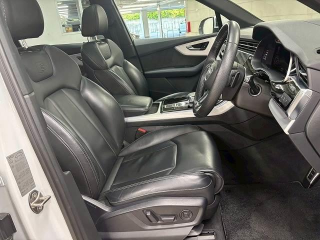 運転席シート廻りは使用感も少なく、良好な状態となっています。丁寧に使われていたことがよくわかりますね。