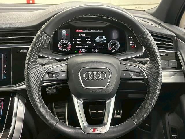 【ステアリングスイッチ】を装備しております。オーディオ操作をハンドルで行うことが可能です。