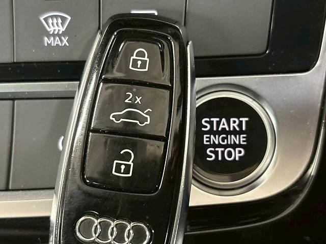 もはや定番となりつつある【スマートキー・プッシュスタート】鍵を持っているだけでエンジン始動から開閉まで行う事が出来ます。