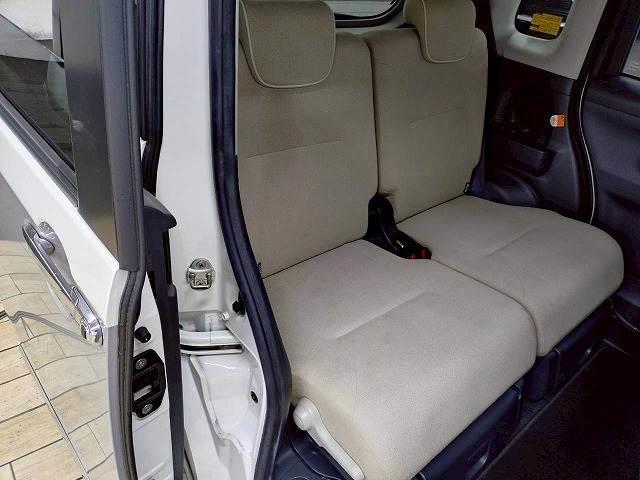 後部座席も気になるようなキズ・汚れやへたり等、大きなダメージはなく、良好な状態です。