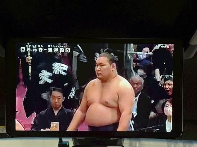 【フリップダウンモニター】家族や仲間とのドライブもこのモニターさえあれば長距離ドライブも盛り上がりますね。