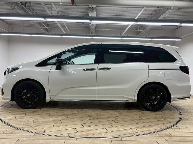 お車ご成約時の付帯率は驚きの９０％ＯＶＥＲ。ＧＯＯＤ　ＳＰＥＥＤ自慢のスーパーガラスコーティング。見違えるほどの輝きを放ち、納車後のメンテナンスも楽々。是非一度お試し下さい。