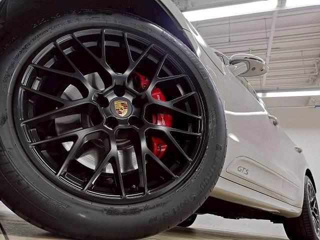 マカン GTS スポーツクロノパッケージ クレヨン/パノラマ/18WAYパワーシート/BOSE/スポーツクロノPKG/電動リアゲート/エアサス/全周囲/禁煙車/レーダークルーズ/シートヒーター/ドライビングモード(13枚目)