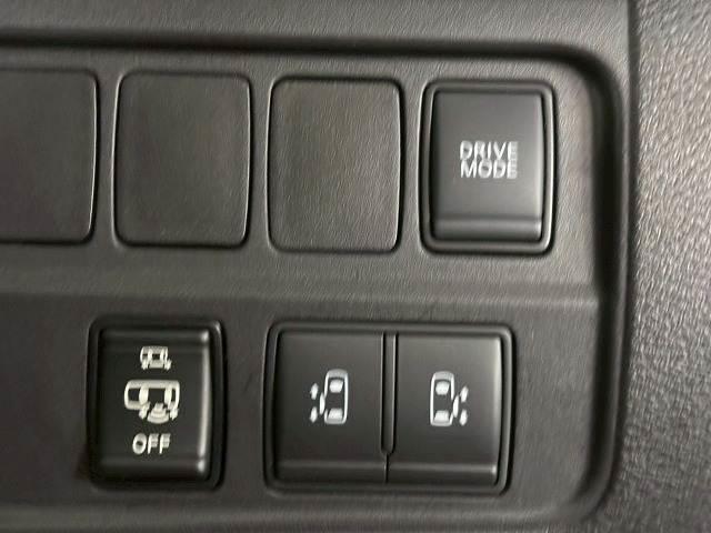 セレナ ｅ－ＰＯＷＥＲ　ハイウェイスターＶ　禁煙車／全周囲／プロパイ／Ｐアシスト／両側パワースライド／ブラインドスポット／ＥＴＣ／レーダークルーズ／純正大型ナビ／オートライト／ブレーキホールドステアリングスイッチ（12枚目）