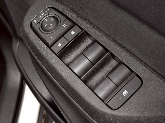 ヤリスクロス ＨＹＢＲＩＤ　Ｚ　ウルバーノ　禁煙車／全周囲／ブラインドスポット／ＥＴＣ／レーダークルーズ／シートヒーター／アップルカープレイ／ステアリングヒーター／ブレーキホールド／パワーシート／オートハイビーム（42枚目）