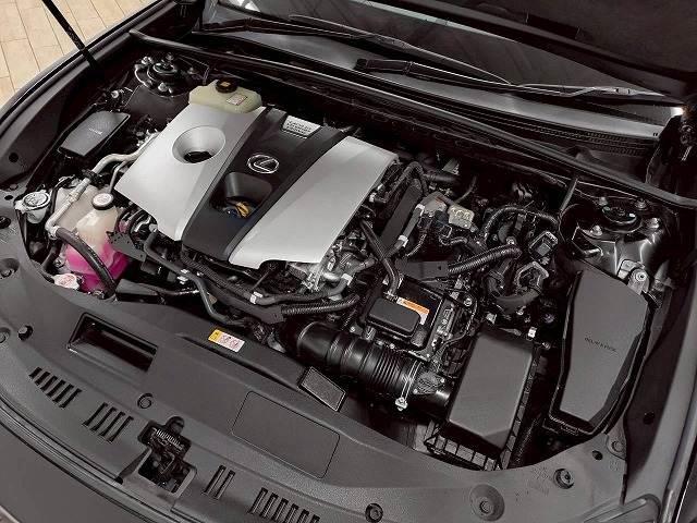 ＥＳ ＥＳ３００ｈ　“Ｆ　ＳＰＯＲＴ”　禁煙／サンルーフ／レーダークルーズ／ＡＣ１００Ｖ／電動リアゲート／ブラインドスポット／ＥＴＣ／シートヒーター＆シートクーラー／ステアリイングスイッチ／ＣＤ・ＤＶＤ再生／パドルシフト（15枚目）