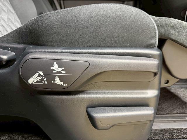 ヴェルファイア Ｚ“Ａ　エディション”　禁煙／両側パワースライド／モデリスタ／レーダークルーズ／オットマン／バックカメラ／メーカーナビ／ＥＴＣ／サンルーフ／Ｗエアコン／ＡＣ１００Ｖ／ブレーキホールド／オートハイビーム（43枚目）