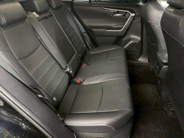 ＲＡＶ４ ＨＹＢＲＩＤ　Ｇ　禁煙／１０．５インチ／電動リアゲート／全周囲／レーダークルーズ／ブラインドスポット／パワーシート／アップルカープレイ／シートヒーター＆シートクーラー／オートハイビーム／ステアリングヒーター（9枚目）
