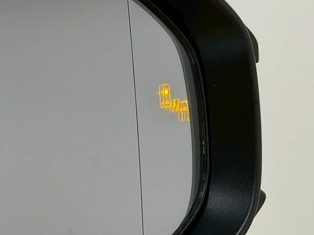 プリウス Ｚ　禁煙／全周囲／モデリスタ／デジタルミラー／ワイヤレス充電／電動リアゲート／レーダークルーズ／シートヒーター＆シートクーラー／ＡＣ１００Ｖ／トヨタチームメイト／アップルカープレイ（7枚目）