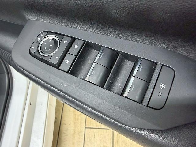 プリウス Ｚ　禁煙／全周囲／モデリスタ／デジタルミラー／ワイヤレス充電／電動リアゲート／レーダークルーズ／シートヒーター＆シートクーラー／ＡＣ１００Ｖ／トヨタチームメイト／アップルカープレイ（29枚目）