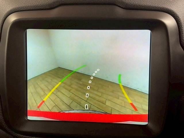 ジープ・レネゲード リミテッド　１オナ／バックカメラ／ブラインドスポット／ＥＴＣ／レーダークルーズ／シートヒーター／Ｐシート／ステアリングヒーター／フルセグ／アイドリングストップ／ディーラー車／レーンキープ（4枚目）