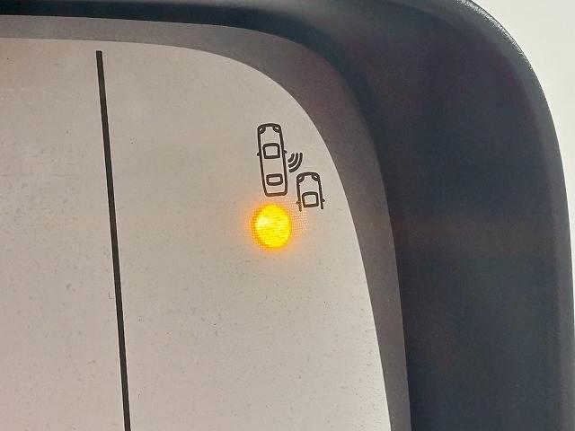 ジープ・レネゲード リミテッド　１オナ／バックカメラ／ブラインドスポット／ＥＴＣ／レーダークルーズ／シートヒーター／Ｐシート／ステアリングヒーター／フルセグ／アイドリングストップ／ディーラー車／レーンキープ（7枚目）