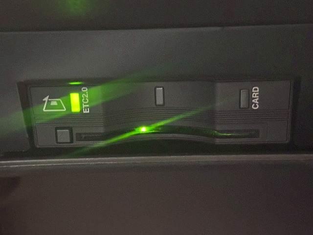 ジープ・レネゲード リミテッド　１オナ／バックカメラ／ブラインドスポット／ＥＴＣ／レーダークルーズ／シートヒーター／Ｐシート／ステアリングヒーター／フルセグ／アイドリングストップ／ディーラー車／レーンキープ（13枚目）