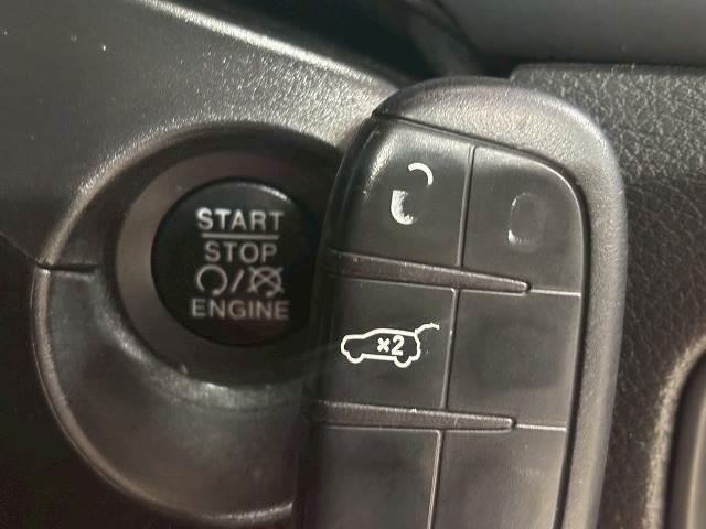 ジープ・レネゲード リミテッド　１オナ／バックカメラ／ブラインドスポット／ＥＴＣ／レーダークルーズ／シートヒーター／Ｐシート／ステアリングヒーター／フルセグ／アイドリングストップ／ディーラー車／レーンキープ（16枚目）