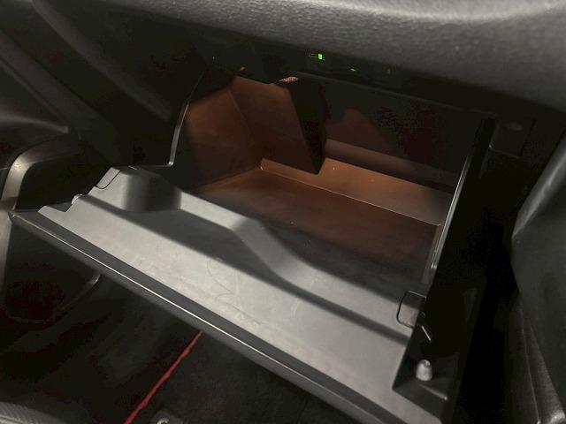 ジープ・レネゲード リミテッド　１オナ／バックカメラ／ブラインドスポット／ＥＴＣ／レーダークルーズ／シートヒーター／Ｐシート／ステアリングヒーター／フルセグ／アイドリングストップ／ディーラー車／レーンキープ（26枚目）