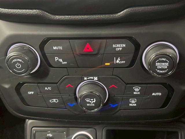 ジープ・レネゲード リミテッド　１オナ／バックカメラ／ブラインドスポット／ＥＴＣ／レーダークルーズ／シートヒーター／Ｐシート／ステアリングヒーター／フルセグ／アイドリングストップ／ディーラー車／レーンキープ（31枚目）