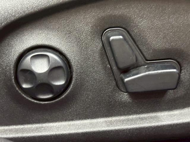 ジープ・レネゲード リミテッド　１オナ／バックカメラ／ブラインドスポット／ＥＴＣ／レーダークルーズ／シートヒーター／Ｐシート／ステアリングヒーター／フルセグ／アイドリングストップ／ディーラー車／レーンキープ（35枚目）