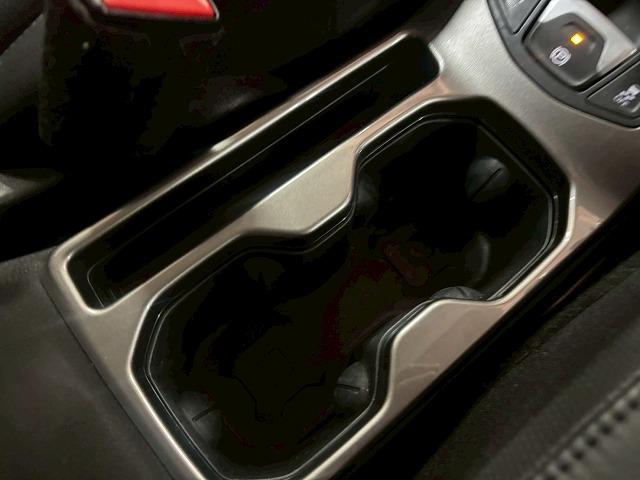 ジープ・レネゲード リミテッド　１オナ／バックカメラ／ブラインドスポット／ＥＴＣ／レーダークルーズ／シートヒーター／Ｐシート／ステアリングヒーター／フルセグ／アイドリングストップ／ディーラー車／レーンキープ（38枚目）