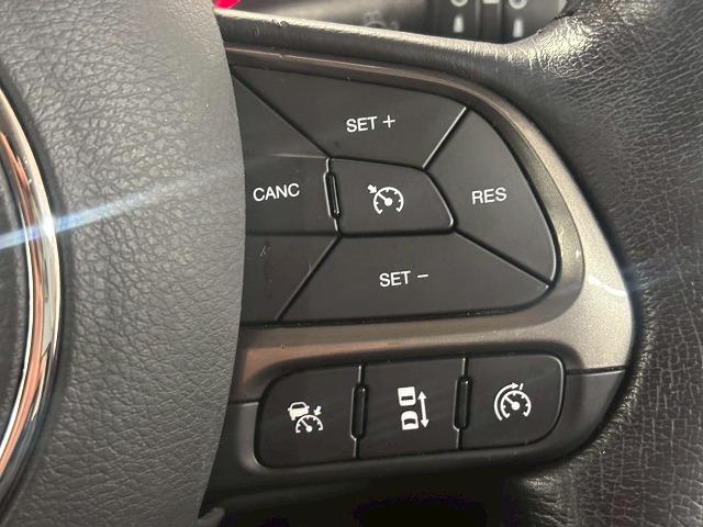 ジープ・レネゲード リミテッド　１オナ／バックカメラ／ブラインドスポット／ＥＴＣ／レーダークルーズ／シートヒーター／Ｐシート／ステアリングヒーター／フルセグ／アイドリングストップ／ディーラー車／レーンキープ（40枚目）