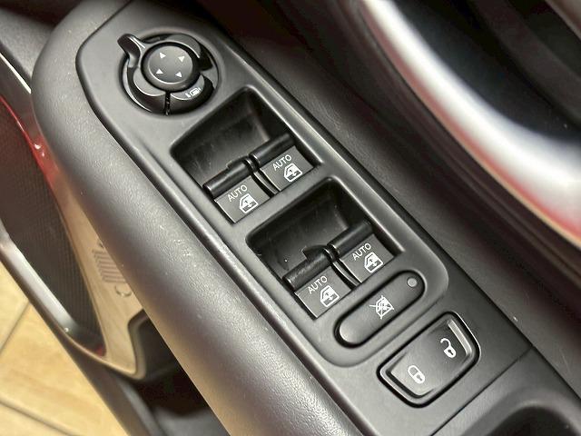 ジープ・レネゲード リミテッド　１オナ／バックカメラ／ブラインドスポット／ＥＴＣ／レーダークルーズ／シートヒーター／Ｐシート／ステアリングヒーター／フルセグ／アイドリングストップ／ディーラー車／レーンキープ（41枚目）