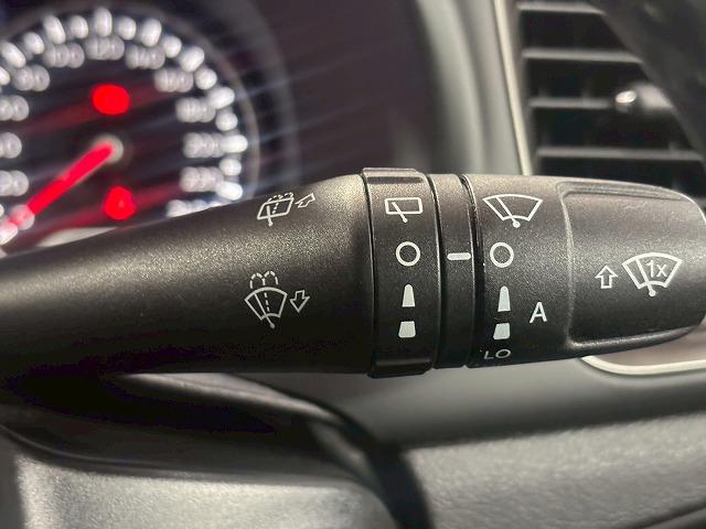 ジープ・レネゲード リミテッド　１オナ／バックカメラ／ブラインドスポット／ＥＴＣ／レーダークルーズ／シートヒーター／Ｐシート／ステアリングヒーター／フルセグ／アイドリングストップ／ディーラー車／レーンキープ（43枚目）