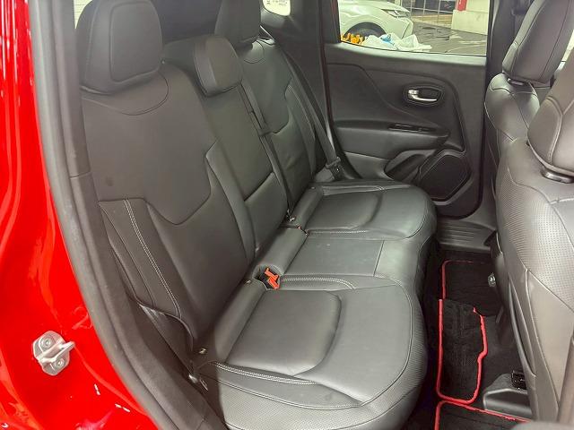 ジープ・レネゲード リミテッド　１オナ／バックカメラ／ブラインドスポット／ＥＴＣ／レーダークルーズ／シートヒーター／Ｐシート／ステアリングヒーター／フルセグ／アイドリングストップ／ディーラー車／レーンキープ（47枚目）