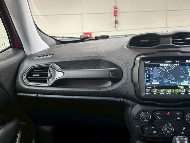 ジープ・レネゲード リミテッド　１オナ／バックカメラ／ブラインドスポット／ＥＴＣ／レーダークルーズ／シートヒーター／Ｐシート／ステアリングヒーター／フルセグ／アイドリングストップ／ディーラー車／レーンキープ（55枚目）