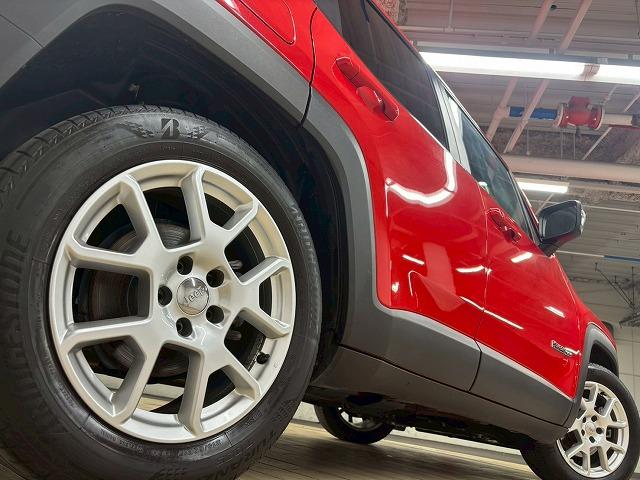 ジープ・レネゲード リミテッド　１オナ／バックカメラ／ブラインドスポット／ＥＴＣ／レーダークルーズ／シートヒーター／Ｐシート／ステアリングヒーター／フルセグ／アイドリングストップ／ディーラー車／レーンキープ（57枚目）