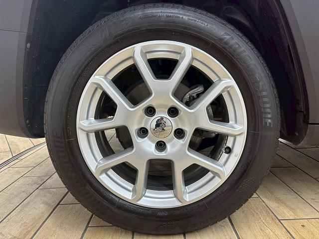 ジープ・レネゲード リミテッド　１オナ／バックカメラ／ブラインドスポット／ＥＴＣ／レーダークルーズ／シートヒーター／Ｐシート／ステアリングヒーター／フルセグ／アイドリングストップ／ディーラー車／レーンキープ（62枚目）