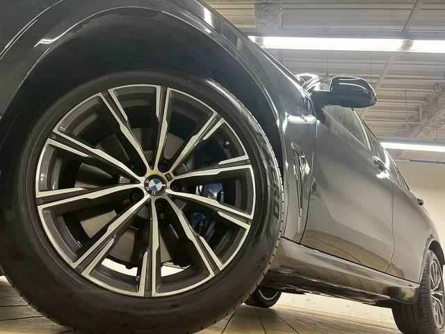 Ｘ５ ｘＤｒｉｖｅ３５ｄ　Ｍ　Ｓｐｏｒｔ　パノラマ／全周囲／電動リアゲート／ＥＴＣ／ブラインドスポット／ヘッドアップディスプレイ／シートヒーター＆シートクーラー／茶革／バーチャルコックピット／レーダークルーズ（13枚目）
