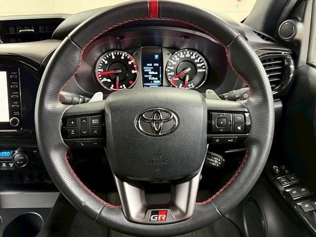 ハイラックス Z“GR SPORT” 禁煙車/全周囲/レーダークルーズ/ETC/クリアランスソナー/パワーシート/パドルシフト/トノカバー/アップルカープレイ/ナビキット/レーンキープ/衝突帰依減(14枚目)