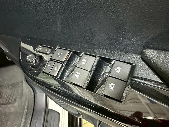 ハイラックス Z“GR SPORT” 禁煙車/全周囲/レーダークルーズ/ETC/クリアランスソナー/パワーシート/パドルシフト/トノカバー/アップルカープレイ/ナビキット/レーンキープ/衝突帰依減(30枚目)