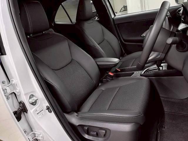 ヤリスクロス HYBRID Z ウルバーノ 禁煙車/全周囲/ブラインドスポット/ETC/レーダークルーズ/ブレーキホーホールド/アップルカープレイ/フルセグ/オートハイビーム/衝突軽減/レーンキープ/パワーシート(10枚目)