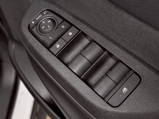 ヤリスクロス HYBRID Z ウルバーノ 禁煙車/全周囲/ブラインドスポット/ETC/レーダークルーズ/ブレーキホーホールド/アップルカープレイ/フルセグ/オートハイビーム/衝突軽減/レーンキープ/パワーシート(36枚目)