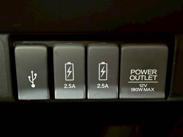 N-ONE ◆2トーン RS 禁煙車/バックカメラ/クルーズコントロール/パドルシフト/ステアリングスイッチ/純正アルミ/フォグランプ/オートライト/オートエアコン/スマートキー/横滑り制御装置/CD・DVD再生(29枚目)