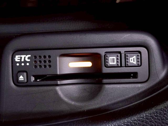 N-ONE ◆2トーン RS 禁煙車/バックカメラ/クルーズコントロール/パドルシフト/ステアリングスイッチ/純正アルミ/フォグランプ/オートライト/オートエアコン/スマートキー/横滑り制御装置/CD・DVD再生(42枚目)